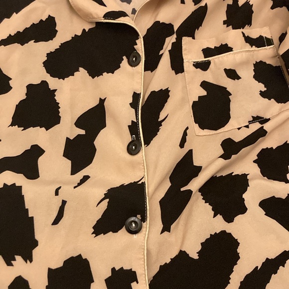 Abstract leopard print/cheetah print pajamas. - Picture 4 of 8